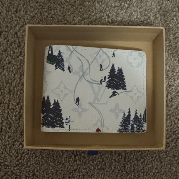 Louis Vuitton Ski Scene Wallet in White and Blue - Picture 1 of 5